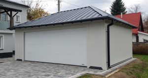 Garaż z płyty warstwowej z dachem kopertowym 7x6m