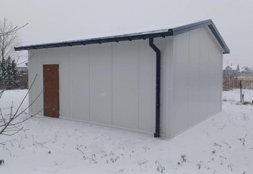 Garaż ocieplany z płyty warstwowej PiR 35m² zdj3