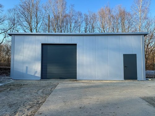 Garaż z Pomieszczeniem Gospodarczym i Bramą Rolowaną 