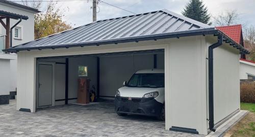 Garaż z płyty warstwowej 7x6m z dachem kopertowym5