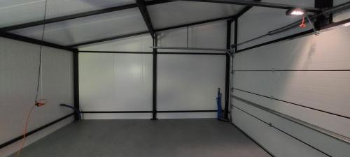 garaż jednostanowiskowy srodek do 35m2
